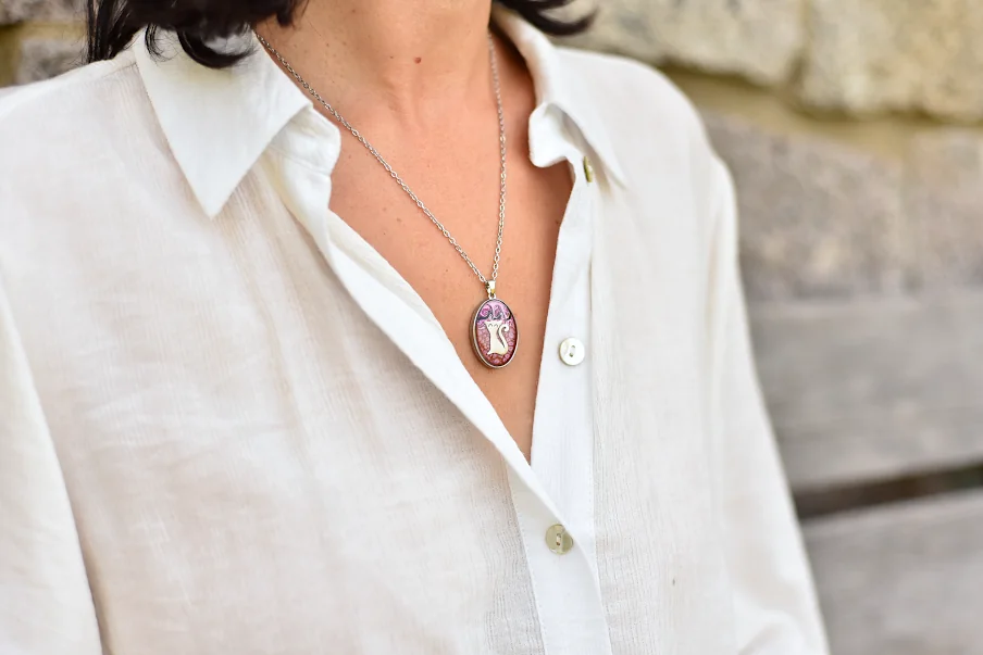 Růžový náhrdelník kočka, malba, ovál