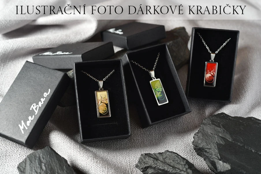 Béžový náhrdelník, malba, malý obdélník