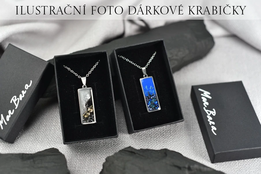 Černo-stříbrný náhrdelník s kamínky, obdélník