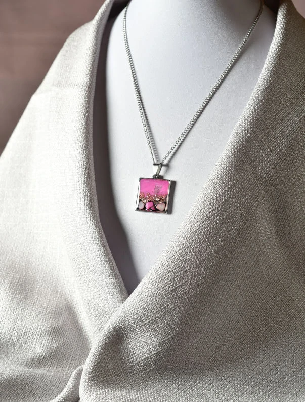 Růžový náhrdelník s kamínky, čtverec