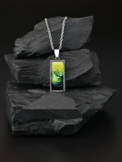 Zelený náhrdelník, malba, malý obdélník